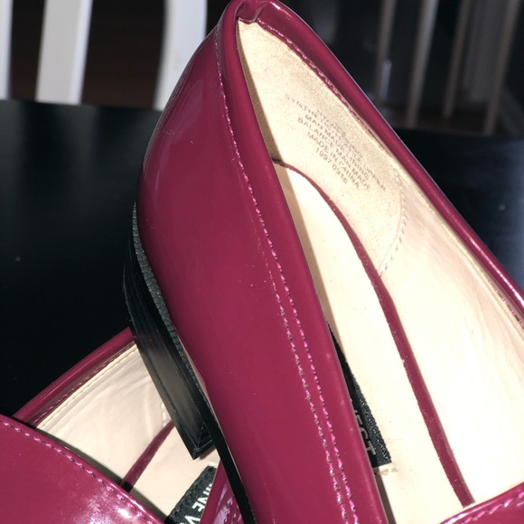 Nine West, burgundy flats Size: 6M - Picture 3 of 9
